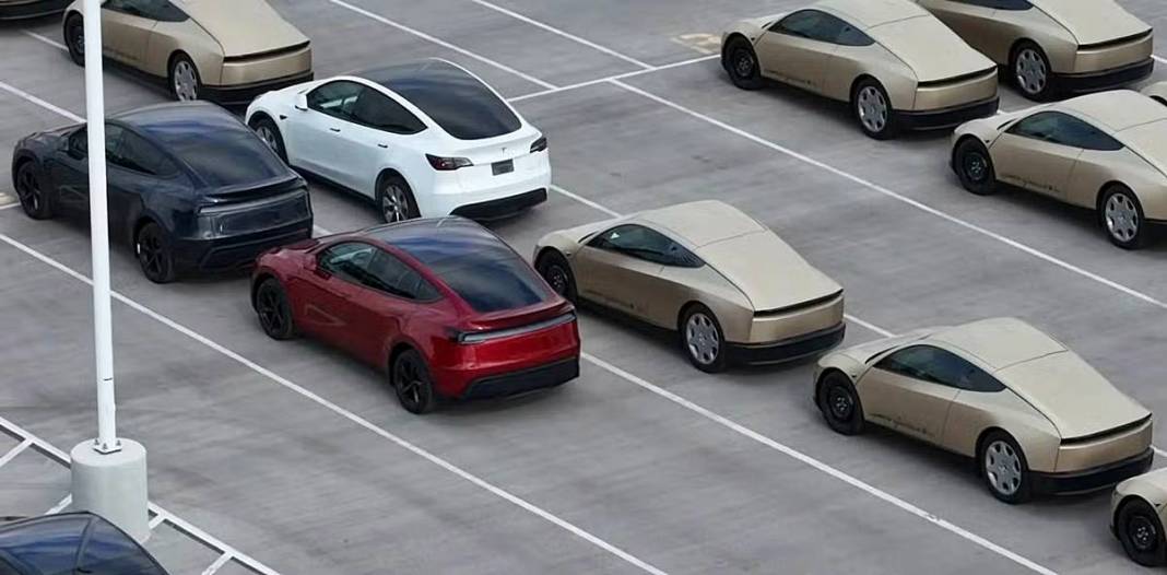 Tesla'nın yeni modeli üretime başlıyor: Ne direksiyon var, ne de pedal 7